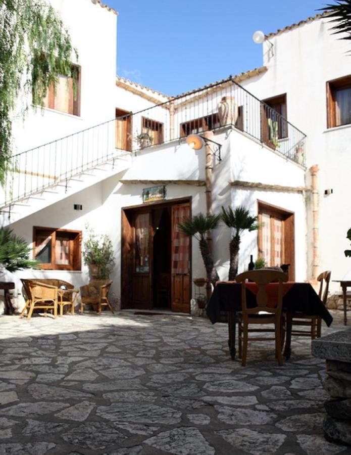 Casa Vacanze Il Cortile كوستوناتشي المظهر الخارجي الصورة