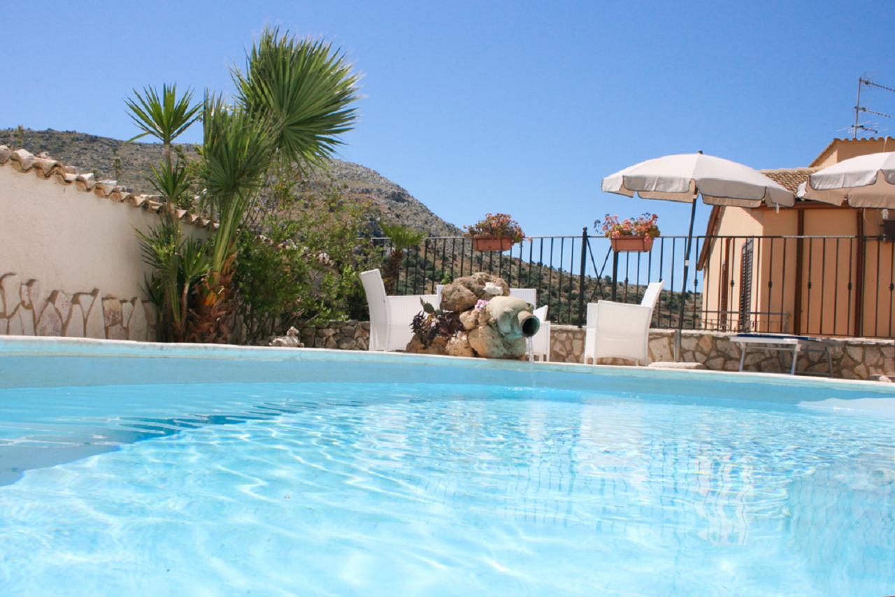 Casa Vacanze Il Cortile كوستوناتشي المظهر الخارجي الصورة