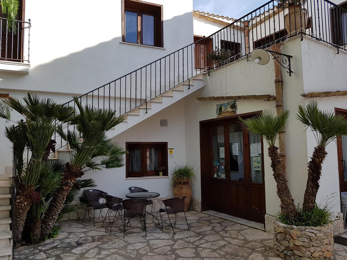 Casa Vacanze Il Cortile كوستوناتشي المظهر الخارجي الصورة